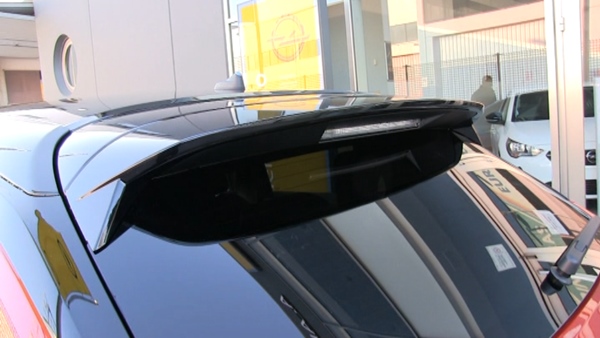 aleron trasero de serie en toda la gama Opel Corsa 2020 aleron trasero de serie en toda la gama Opel Corsa 2020