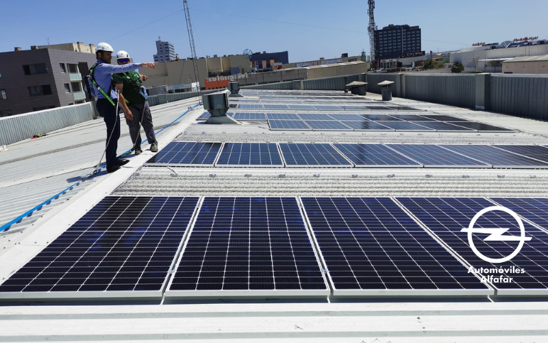 Automoviles Alfafar instala placas solares en su taller de coches en Alfafar